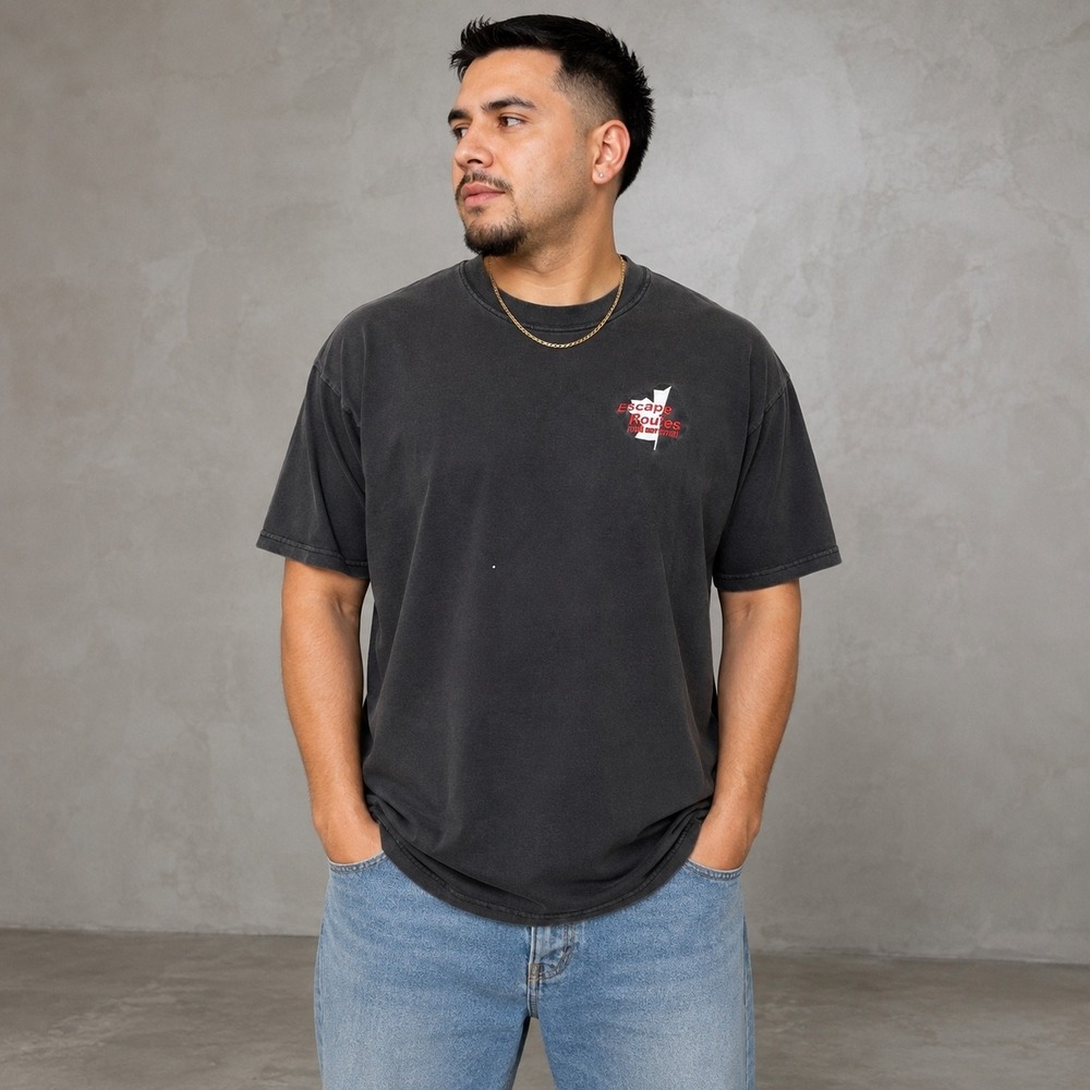 Vintage T-Shirt Mens XL Black Escape Routes Tour and Travel Streetwear Tee Y2K